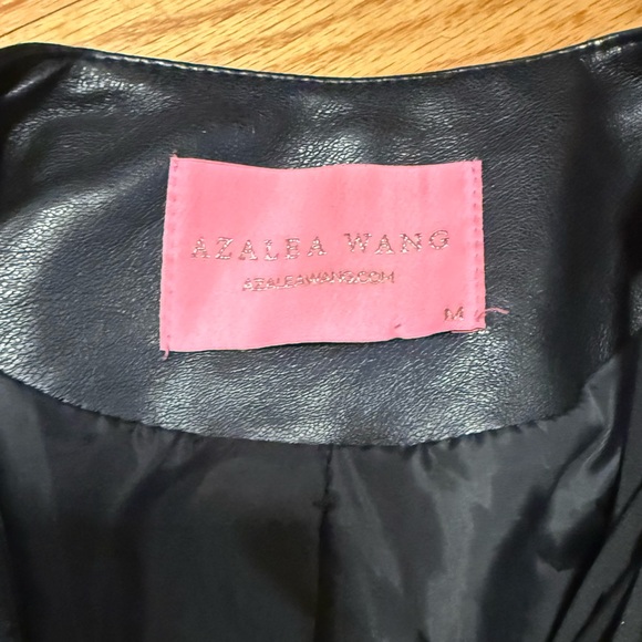 Stylish Black Fringe Leather Jacket - Picture 7 of 8